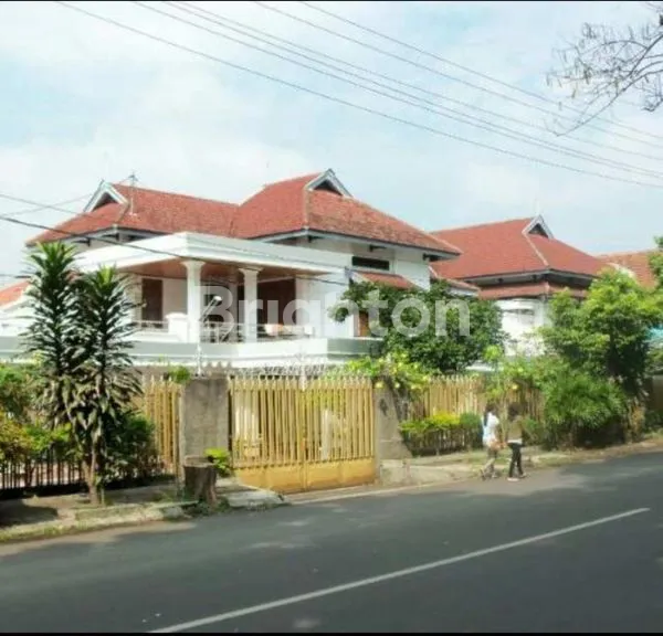 RUMAH HOOK 2LANTAI LUAS NYAMAN ASRI, AREA TENGAH KOTA MALANG