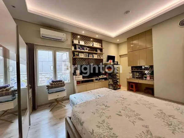 image MINIMALIS TERAWAT BAGUS JALAN UTAMA SUTOREJO ROW 3 MOBIL SELANGKAH KE RAYA MULYOSARI LUAS 11X21 HOOK SELATAN BARAT (2)