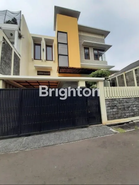 RUMAH SIAP HUNI 2 LANTAI DI RAWAMANGUN JAKARTA TIMUR