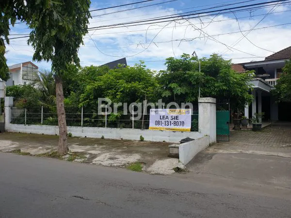 DIJUAL CEPAT RUMAH ASRI 2 LANTAI DI TENGAH KOTA KEDIRI
