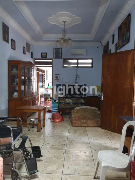 image DIJUAL CEPAT RUMAH ASRI 2 LANTAI DI TENGAH KOTA KEDIRI (4)