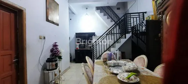 image RUMAH  CANTIK 2 LANTAI  ELEGAN  SIAP HUNI DI JUAL (2)