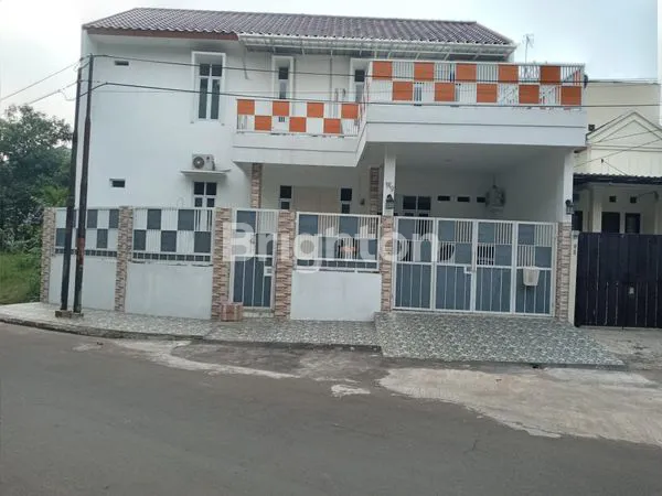 image RUMAH SIAP HUNI DAN BAGUS DI KENCANA LOKA BSD (1)