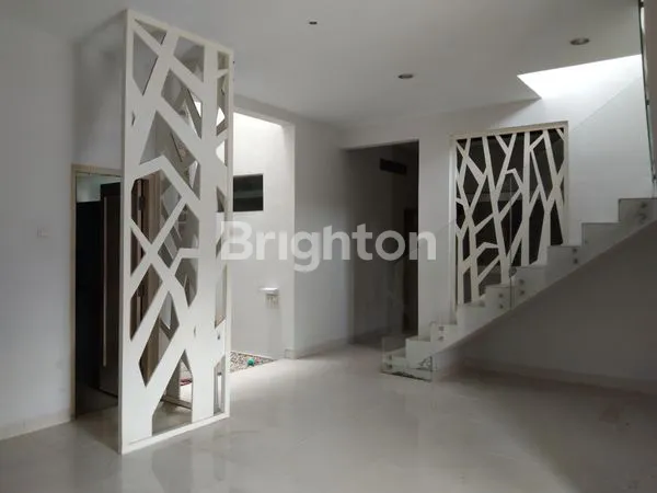 image GRIYA MAHKOTA GODEAN, SELANGKAH TUGU MALIOBORO (2)