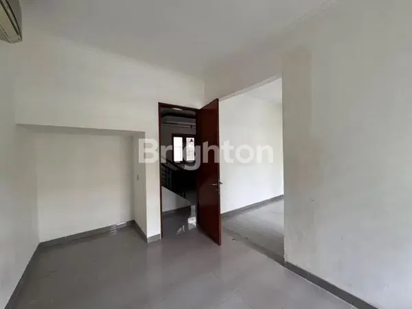 image RUMAH 2 LANTAI TAMAN LUAS THE GREEN BSD (8)