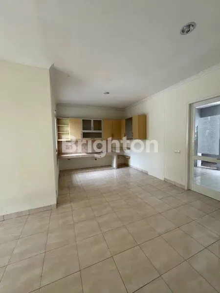 image RUMAH 2 LANTAI SIAP HUNI THE GREEN BSD (6)