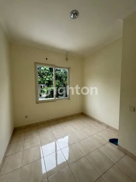 image RUMAH 2 LANTAI SIAP HUNI THE GREEN BSD (8)