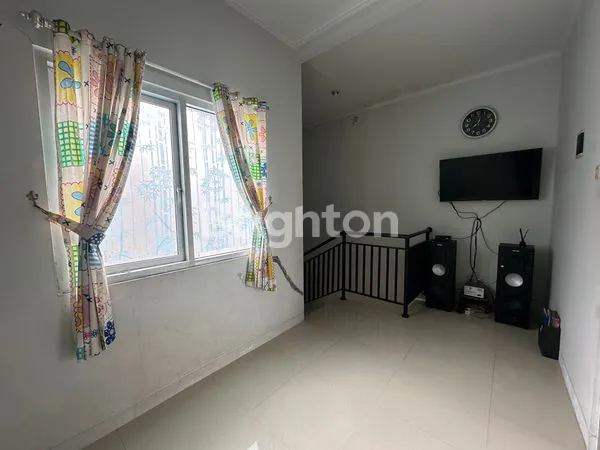 image RUMAH SIAP HUNI 2 LANTAI DEKAT DENGAN LUWES GENTAN (8)