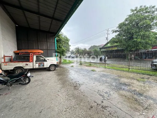 image GUDANG KAWASAN STRATEGIS AKSES KONTAINER KALIOSO SOLO (8)