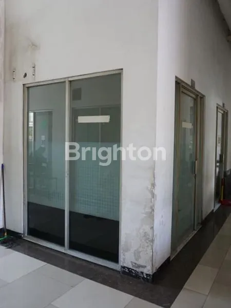 RUANG USAHA DI LOBBY APARTEMEN DI JAKARTA TIMUR