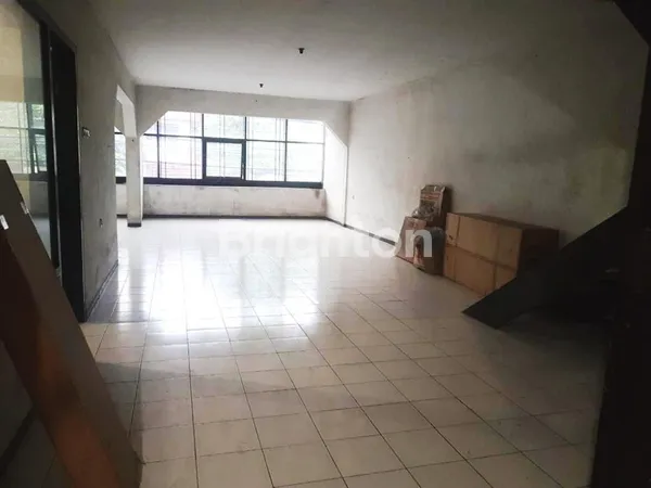 image RUKO 2 LANTAI SIAP PAKAI DI JL GATOT SUBROTO JODIPAN BLIMBING (8)