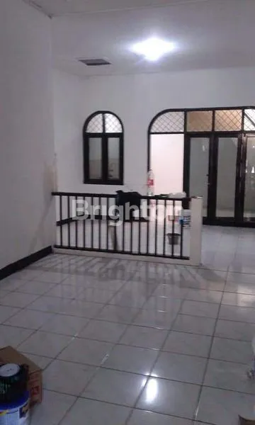 image RUMAH JATINEGARA  DEKAT DENGAN STASIUN  (4)