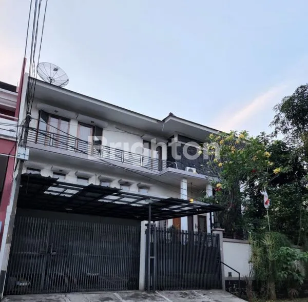 image RUMAH MEWAH TERAWAT GREENVILLE JAKARTA BARAT (1)