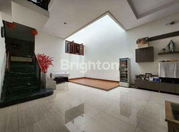 image RUMAH MEWAH TERAWAT GREENVILLE JAKARTA BARAT (3)