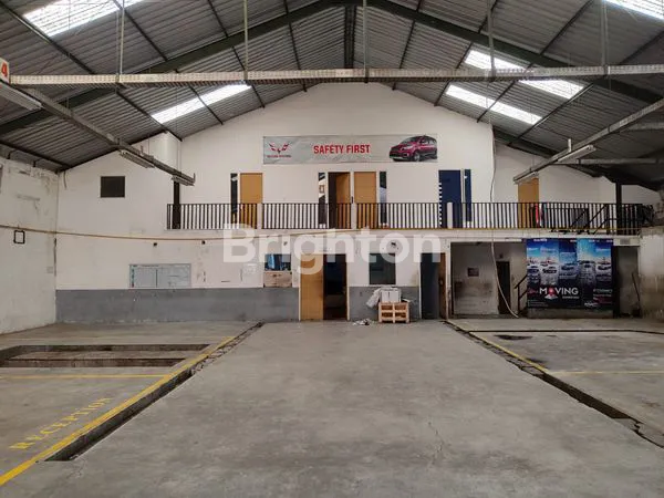 image BANGUNAN EX SHOWROOM MOBIL DI TUNJUNGAN, SURABAYA PUSAT (4)