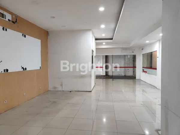image BANGUNAN EX SHOWROOM MOBIL DI TUNJUNGAN, SURABAYA PUSAT (5)