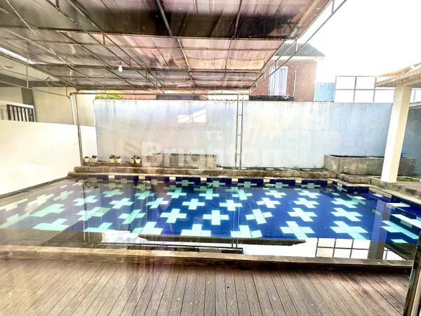 image RUMAH BESAR ADA KOLAM RENANG (5)