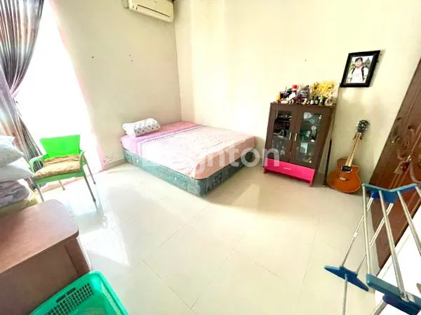 image RUMAH BESAR ADA KOLAM RENANG (6)