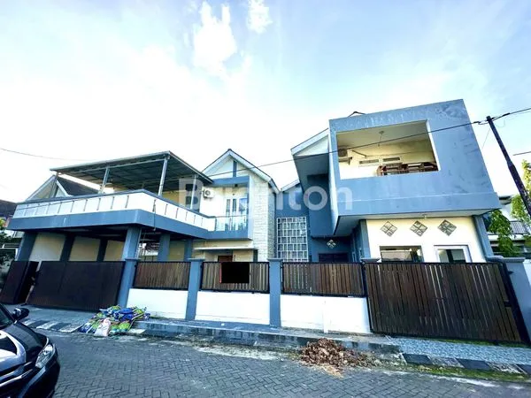 image RUMAH BESAR ADA KOLAM RENANG (1)