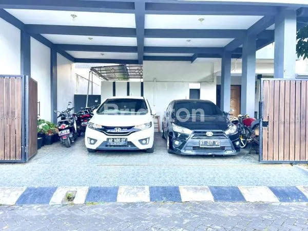 image RUMAH BESAR ADA KOLAM RENANG (8)