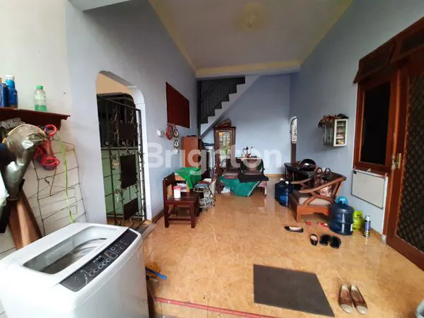 image RUMAH HOOK 1.5 LANTAI SIAP HUNI PUSAT KOTA MOJOKERTO (7)
