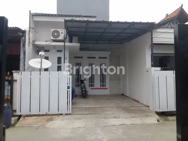 image RUMAH BAGUS SATU SETENGAH LANTAI DI BEKASI TIMUR (1)