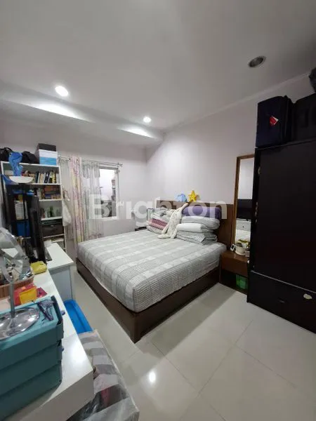 image RUMAH CANTIK DAN NYAMAN DI ALAM SUTERA (2)