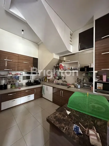 image RUMAH FULL FURNISHED DI FAJAR INDAH COLOMADU SOLO BARAT (7)