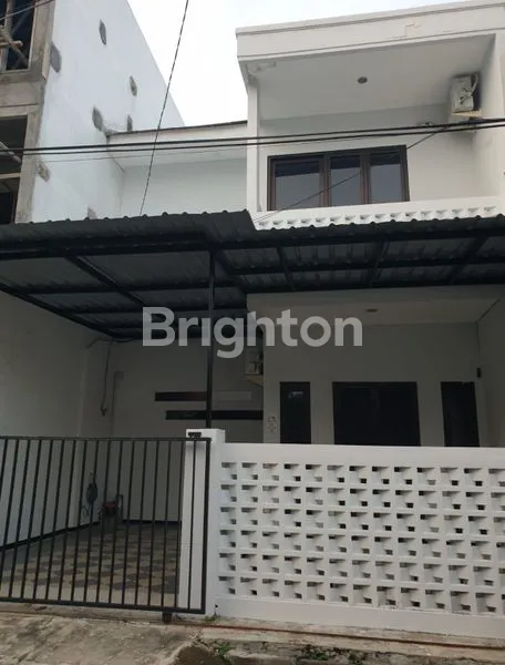 image RUMAH 2LT MINIMALIS SEMI FURNISHED DI PAKUWON CITY SURABAYA DEKAT PCM  ITS UNAIR GM GALAXY MAL (1)