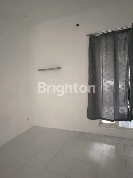 image RUMAH MUNGIL DENGAN PENCAHAYAAN TERANG SIAP HUNI (4)