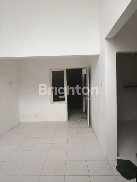 image RUMAH MUNGIL DENGAN PENCAHAYAAN TERANG SIAP HUNI (3)