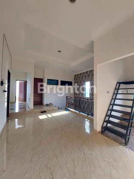 image RUMAH 2 LANTAI SIAP HUNI KEMANGGISAN ILIR JAKARTA BARAT DEKAT KAMPUS (7)