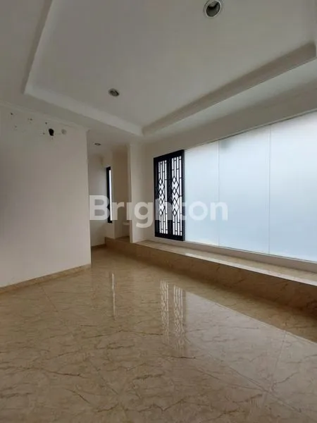 image RUMAH 2 LANTAI SIAP HUNI KEMANGGISAN ILIR JAKARTA BARAT DEKAT KAMPUS (6)