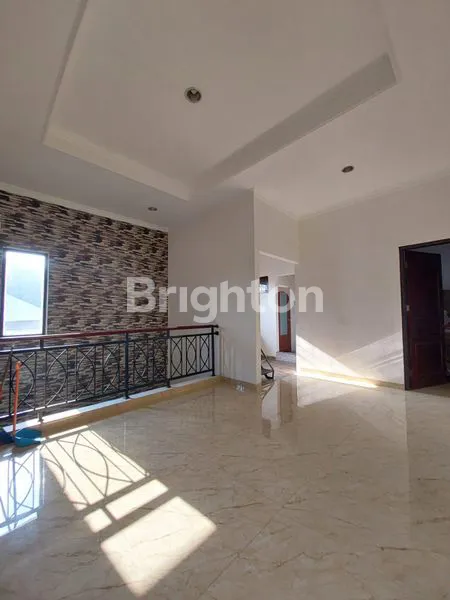 image RUMAH 2 LANTAI SIAP HUNI KEMANGGISAN ILIR JAKARTA BARAT DEKAT KAMPUS (3)