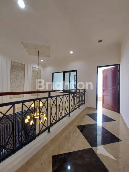 image RUMAH 2 LANTAI SIAP HUNI KEMANGGISAN ILIR JAKARTA BARAT DEKAT KAMPUS (4)