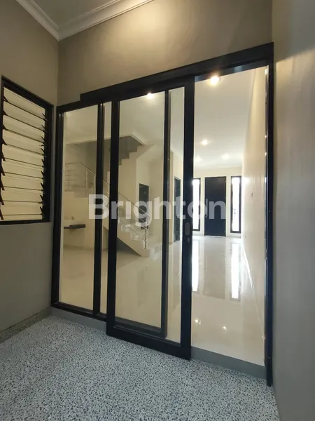 image RUMAH BARU GRESS 1M-AN AREA KLAMPIS, SURABAYA TIMUR (4)