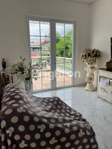 image RUMAH MEWAH 3 LANTAI, SHM, DENGAN 3+1 KAMAR TIDUR DI VILLA PERTIWI DEPOK (2)