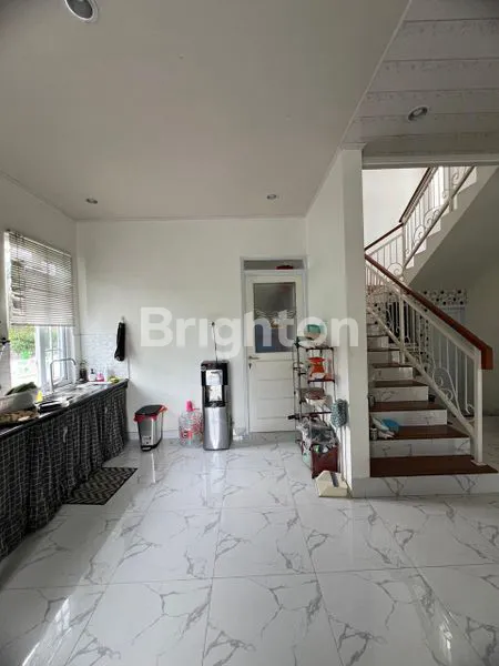 image RUMAH MEWAH 3 LANTAI, SHM, DENGAN 3+1 KAMAR TIDUR DI VILLA PERTIWI DEPOK (7)