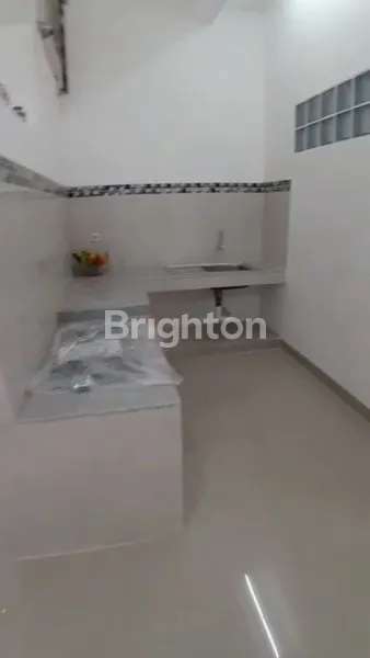 image RUMAH 3LANTAI STRATEGIS  ROW JALAN 2 MOBIL DI KARTINI  (4)