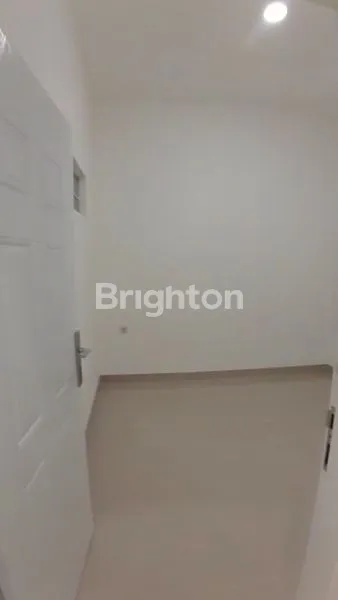 image RUMAH 3LANTAI STRATEGIS  ROW JALAN 2 MOBIL DI KARTINI  (6)