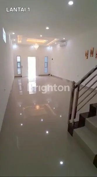 image RUMAH 3LANTAI STRATEGIS  ROW JALAN 2 MOBIL DI KARTINI  (3)