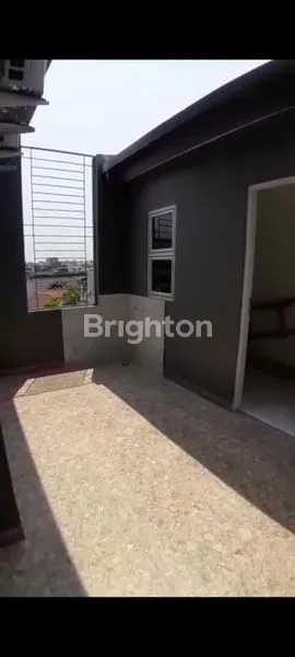 image RUMAH 3LANTAI STRATEGIS  ROW JALAN 2 MOBIL DI KARTINI  (5)