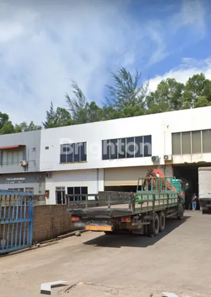 image GUDANG SIAP PAKAI DI MENGHADAP JALAN UTAMA DI BATU AMPAR (4)