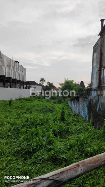 TANAH KOMERSIAL DI JALAN UTAMA GATOT SUBROTO BARAT, COCOK UNTUK USAHA RESTORAN, RETAIL, KLINIK KECANTIKAN. AREA SEKITAR SUDAH RUNNING, TIDAK BANJIR