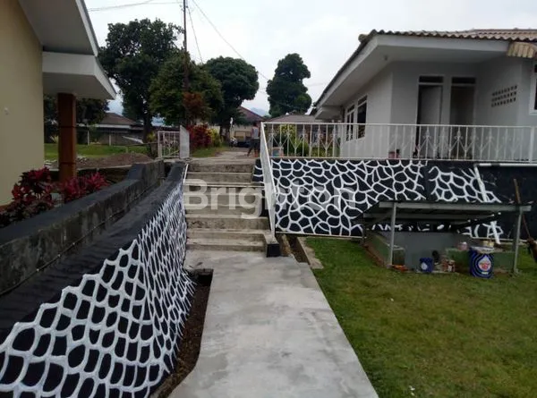 VILA CANTIK TERDIRI DARI 10 VILA DAN KOLAM RENANG DI GADOG CISARUA PUNCAK BOGOR