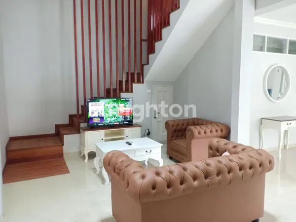 image RUMAH CANTIK DUA LANTAI DI PERUMAHAN REGENCY  (8)