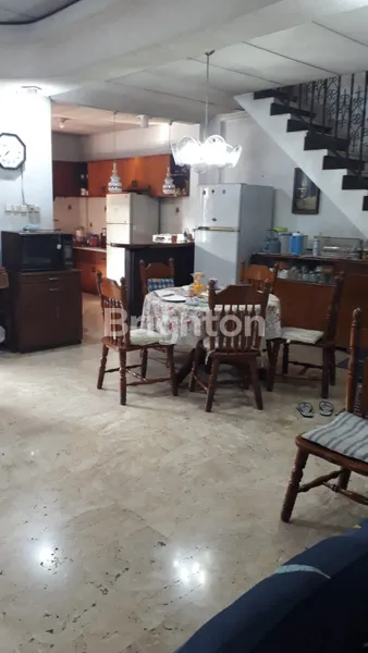 image RUMAH 2 LANTAI LOKASI STRATEGIS DEKAT KUTAI MAYJEND SUNGKONO MAYAPADA HOSPITAL CIPUTRA WORLD SHANGRILLA HOTEL (5)