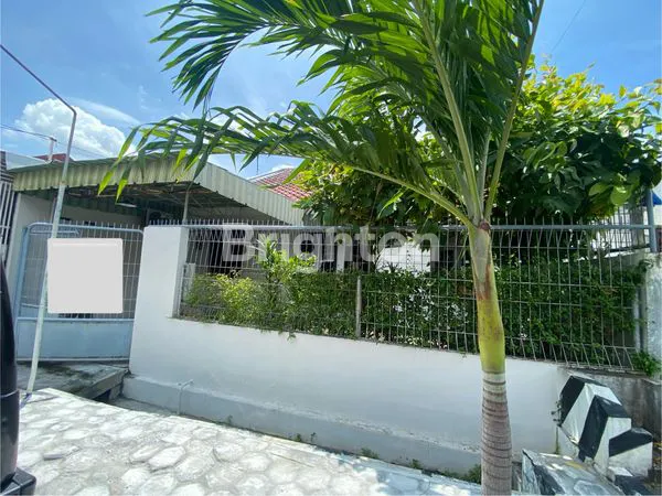 image *FOR SALE RUMAH TINGGAL 1 LANTAI DI KAWASAN TENANG  DAN STRATEGIS DI SATELIT UTARA, SURABAYA BARAT*  (1)