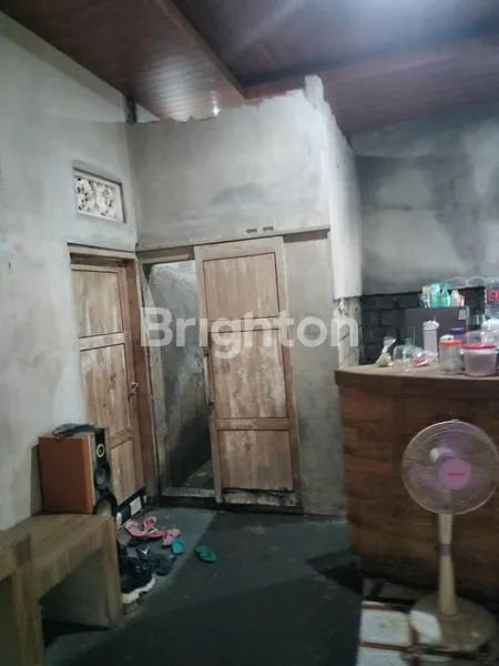 image RUMAH LUAS DENGAN KAMAR TIDUR 4 DAN KAMAR MANDI 4, BANGUNAN FINISHING 80%, LINGKUNGAN ASRI DAN AMAN (2)