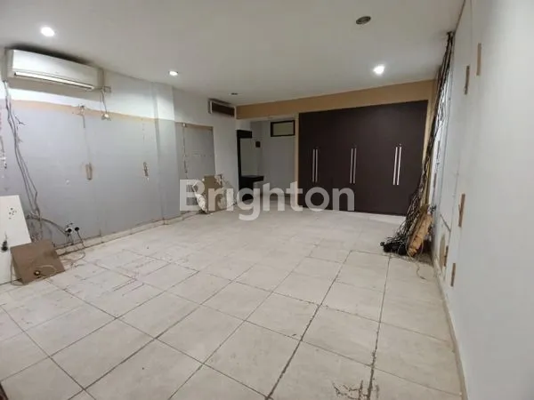 image RUKO 3 LANTAI STRATEGIS DI JALAN UTAMA TEUKU UMAR, DENPASAR SELATAN - PELUANG BISNIS EMAS! (4)